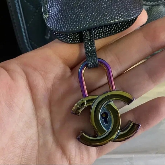 Iridescent Caviar Quilted Medium CC Filigree Vanity Case Dark Turquoise - Picture 14 of 15